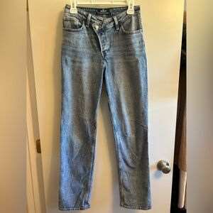 Hollister Ultra High Rise 90s Vintage Straight
